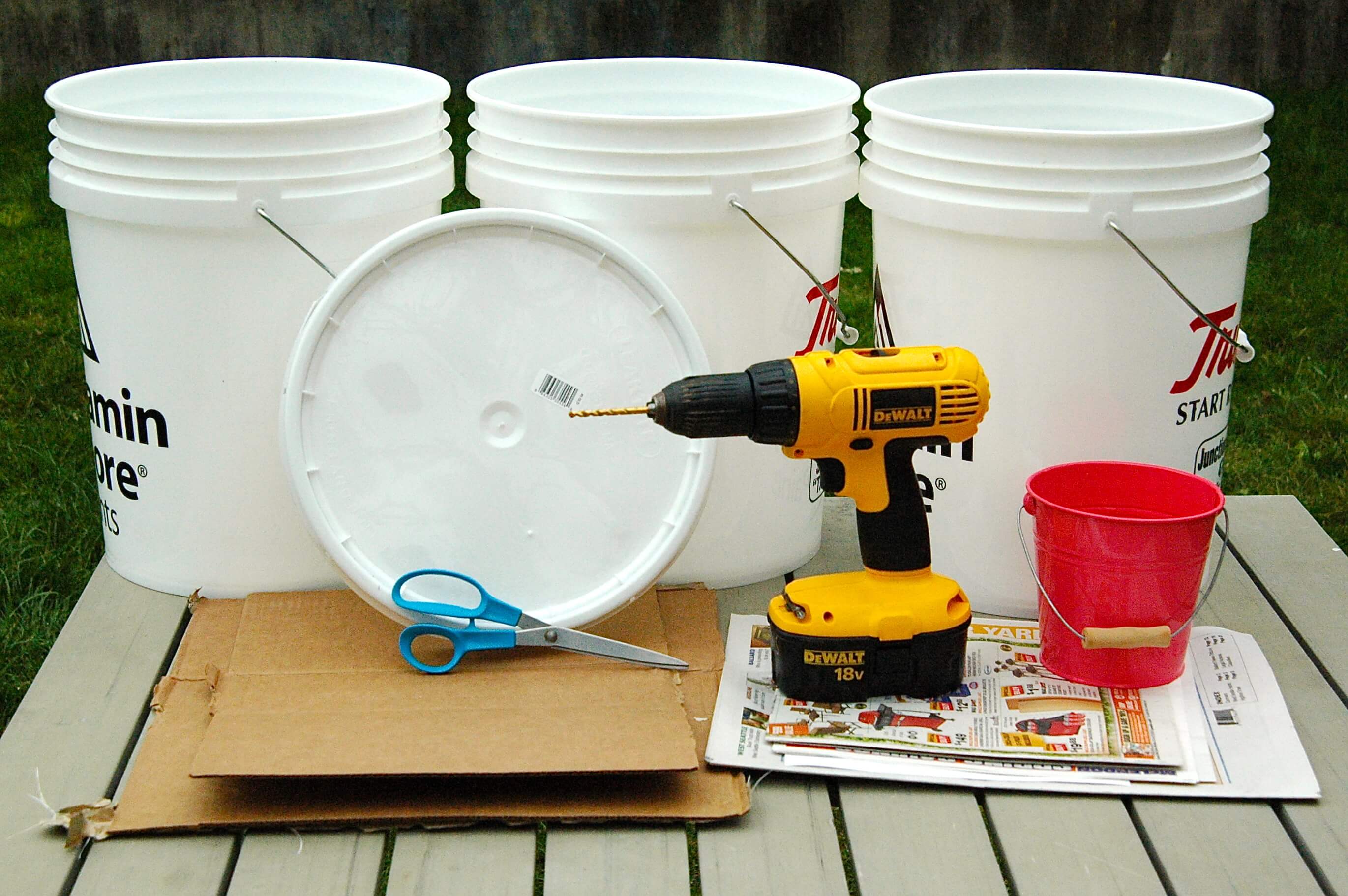Worm Bucket Indoor Composter for Making Worm Castings and Worm Tea